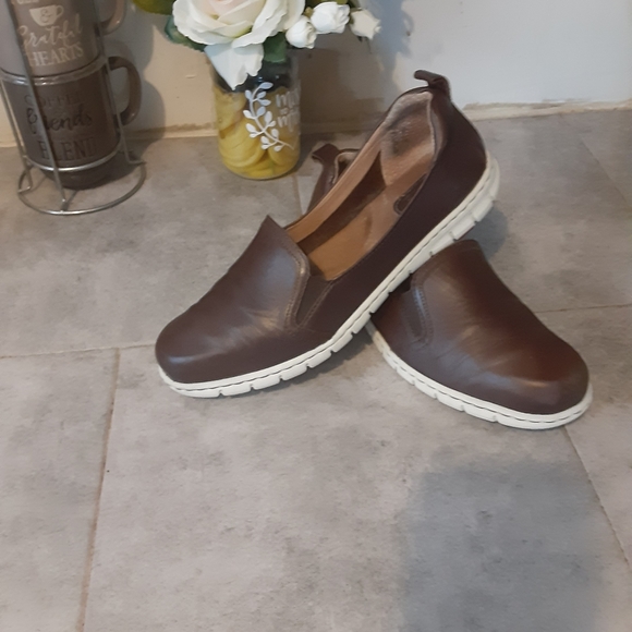 BORN SIZE  9 - Picture 2 of 5